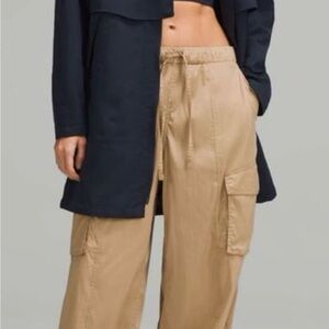 NWT Lululemon Lightweight Adjustable MR Cargo Pant size XS